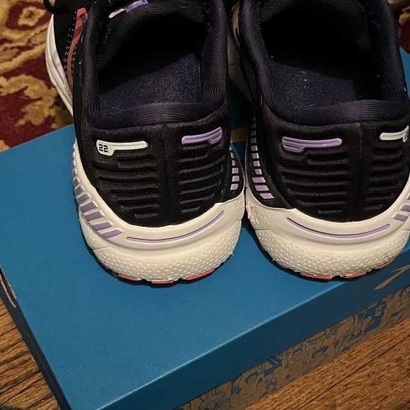 Brook’s Adrenaline Gts 22 - Picture 6 of 8